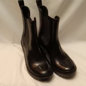 Stylish Girls size 4 Black Chelsea Boots.Chunky,Retro,Gothic.Combat.